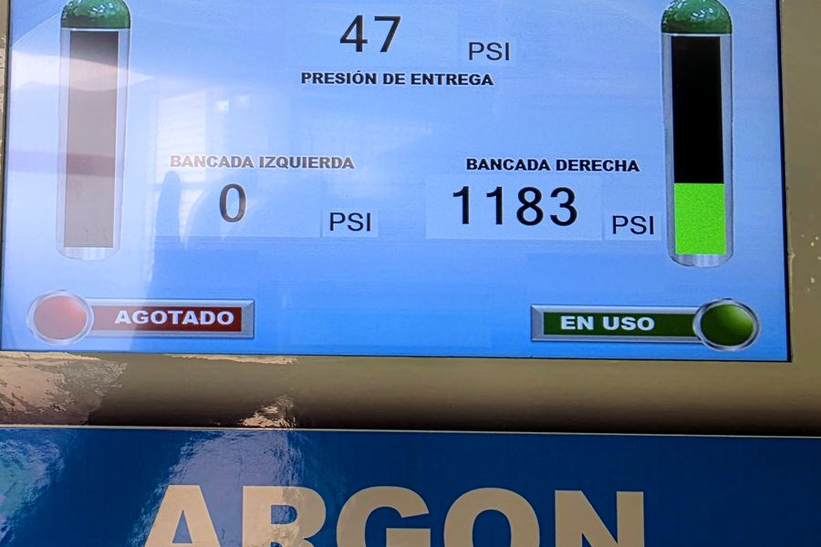 Pantalla del manifold: una bancada agotada y la otra en uso